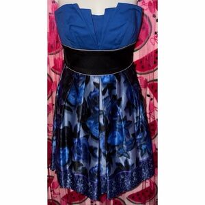 💙 Y2K Floral Strapless Dress